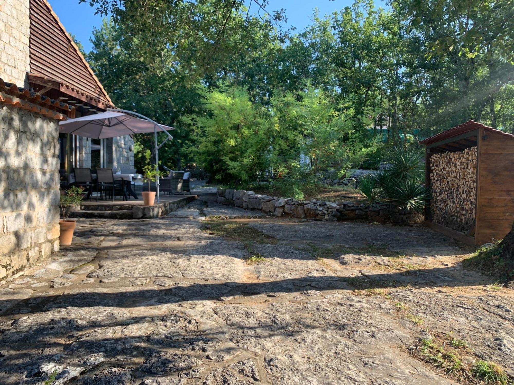 Gite Avec Piscine Privee Au Coeur D'Une Foret De Chenes Proche De Vallon Pont D'Arc Saint Alban Auriolles Exteriör bild